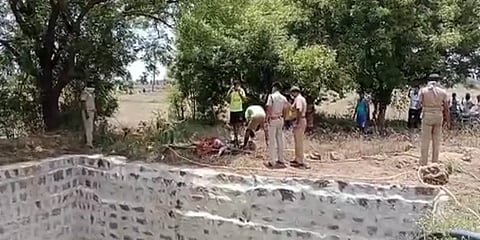 தருமபுரி: 2 குழந்தைகளுடன் கிணற்றில் சடலமாக மீட்கப்பட்ட தாய்!