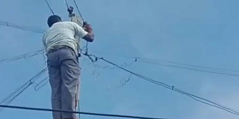 மின்கட்டணம் செலுத்தாததால் தெரு விளக்குகளை கழற்றிய ஊழியர் - இருளில் மூழ்கிய கிராமம்