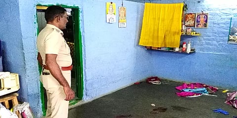 கணவனால் மனைவிக்கு நேர்ந்த கொடூரம்: சிசிடிவி காட்சிகளைக் கொண்டு போலீசார் விசாரணை