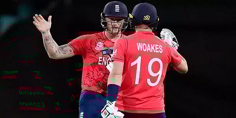 டி20 உலகக் கோப்பை: அரையிறுதிக்கு முன்னேறியது இங்கிலாந்து - ஆஸ்திரேலியா வெளியேற்றம்