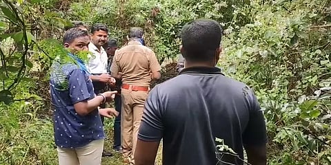 கல்லைகட்டி கிணற்றில் வீசிய நண்பர்கள் - 4 நாட்களுக்கு பிறகு அழுகிய நிலையில் சடலம் மீட்பு