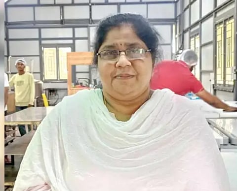 மலர்விழி 