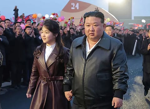 மகளுடன் கிம் ஜாங் உன்