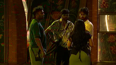 Vj Paaru ,Praveen,Vinoth and Kamurudin 