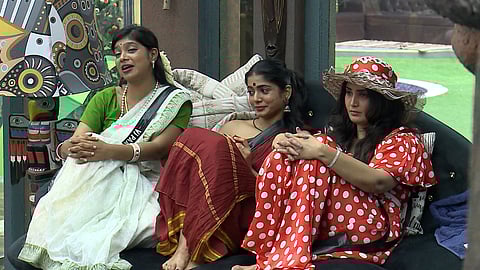 VJ Paaru , Viyana & Sandra Amy