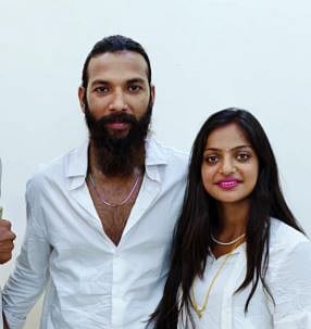 'கும்பமேளா' மோனலிஷாவும்  தொடரும் சர்ச்சைகளும்!