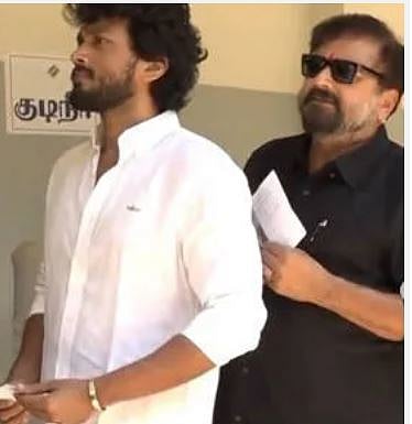 kalidas and jeyaram in chennai election booth 
