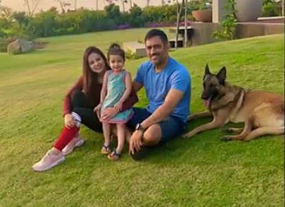 dhoni family and his home 
