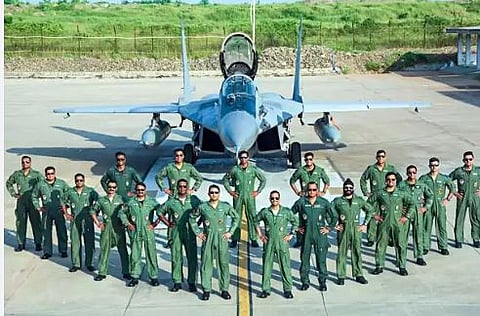 சீன விமானப்படையை முந்திய இந்திய விமானப்படை! #AirPower