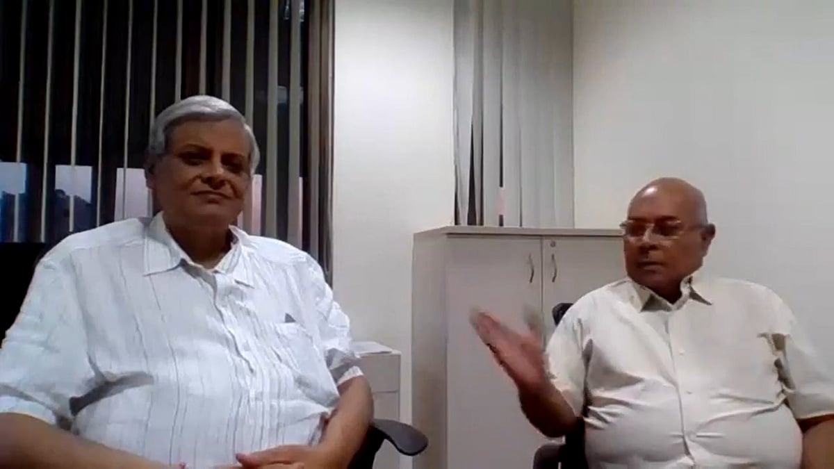 

بہار کے سیاسی حالات پر تبادلہ خیال کرتے ہوئے سینئر صحافی نیلابھ مشرا اور اُتم سین گپتا