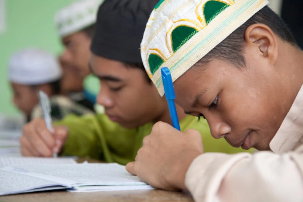 
















نئی نسل:تعلیم کے ساتھ معقول طرزِفکرکاحامل
ہوناضروری!