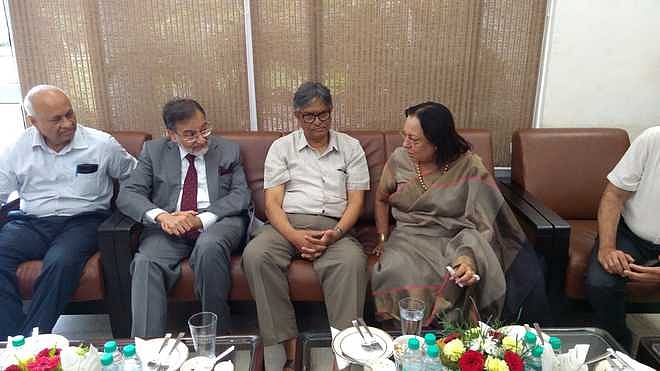 

ستاروں سے آگے جہاں اور بھی ہیں