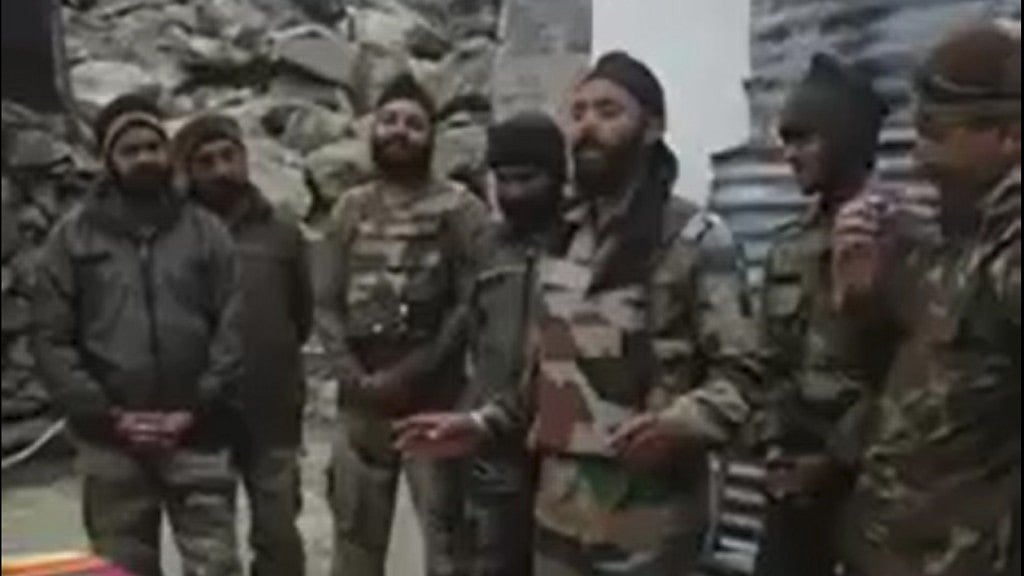 نغمہ گاتے ہوئے پنجابی سپاہی