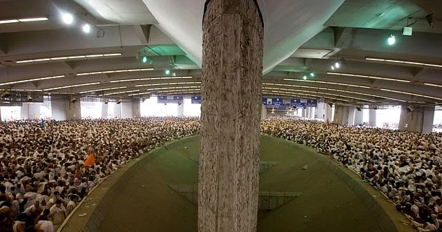 عازمین نے رمی جمرات کے بعد قربانی کی