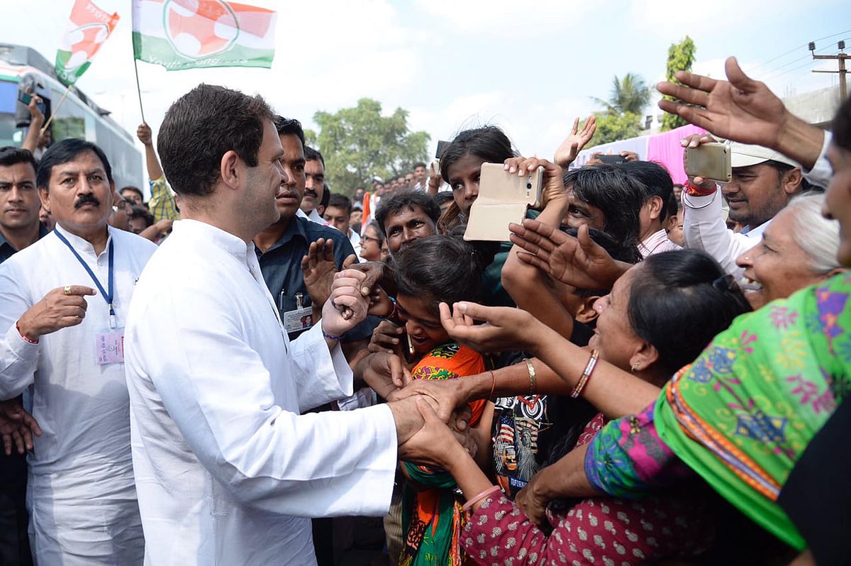 تصاویر کے آئینے میں  