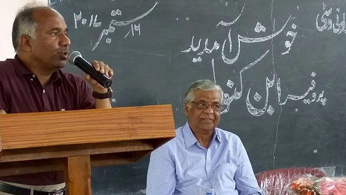 ڈاکٹر عبدالحق اردو یونیورسٹی، کرنول میں توسیعی خطبہ پیش کرتے ہوئے پروفیسر ابن کنول