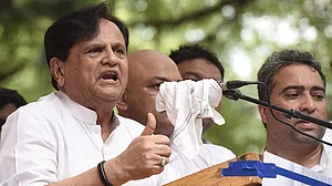 ناراض احمد پٹیل نے راج ناتھ کو خط لکھا