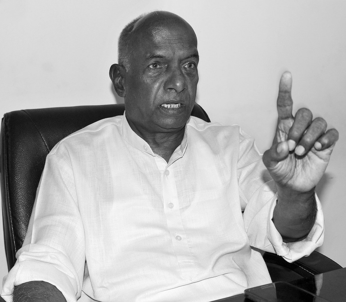 

















آئین کو بدلنے کی ضرورت ہے: گوونداچاریہ