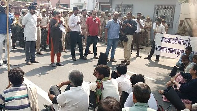 تصویر قومی آواز