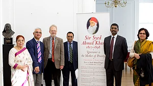 لندن میں بھی دھوم دھام سے منایا گیا یومِ سر سید