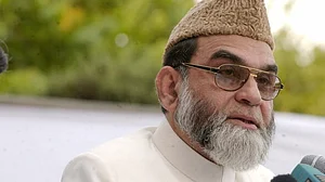 جموں کشمیر کی مخصوص شناخت کو ختم کرنا نامناسب قدم: امام بخاری