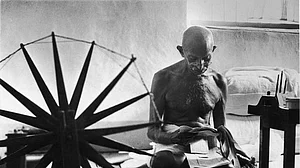 مہاتما گاندھی کو برا بھلا کہنا بی جے پی کی عادت میں شامل