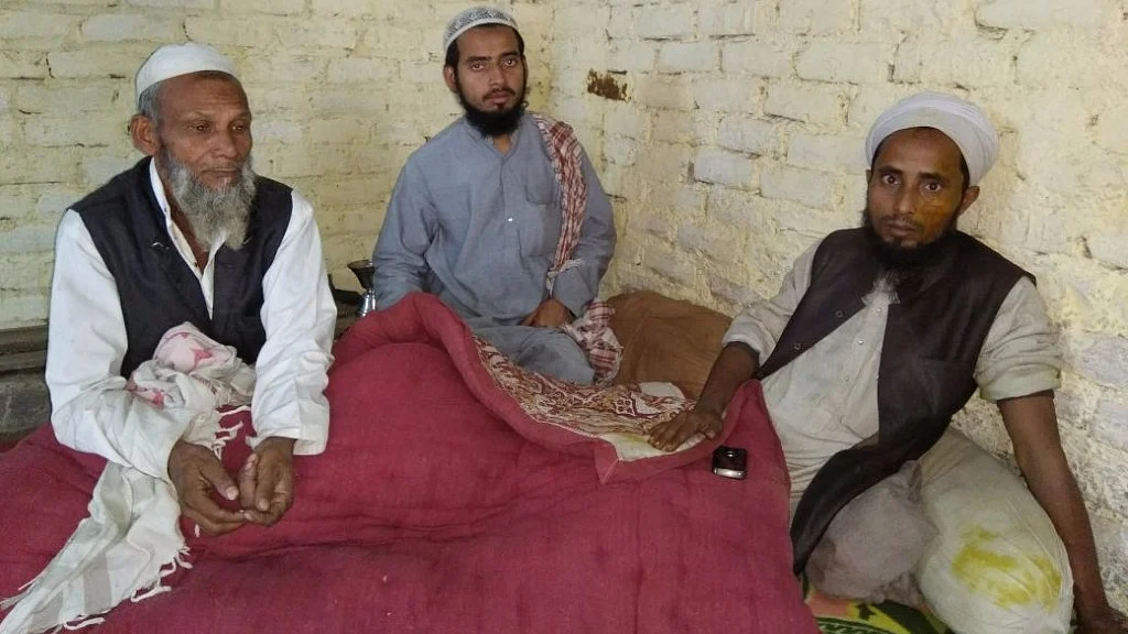 جے جے کالونی بوانا میں واقعہ مدرسہ میں موجود مالانا ارشاد رحمانی/تصویر قومی آواز