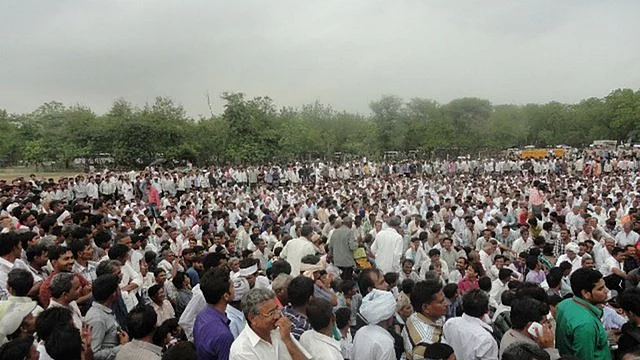 گجرات میں بی جے پی کی کھسکتی زمین، کسانوں میں زبردست غصہ