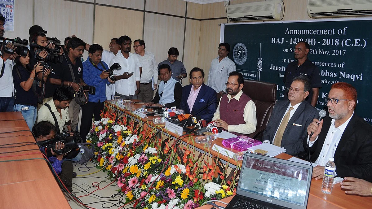 مرکزی وزیر برائے اقلیتی امور مختارعباس نقوی پریس کانفرنس کر تے ہوئے/UNI