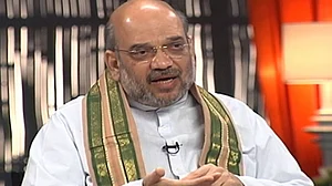 آگ بگولہ امت شاہ نے انٹرویو چھوڑ دیا!