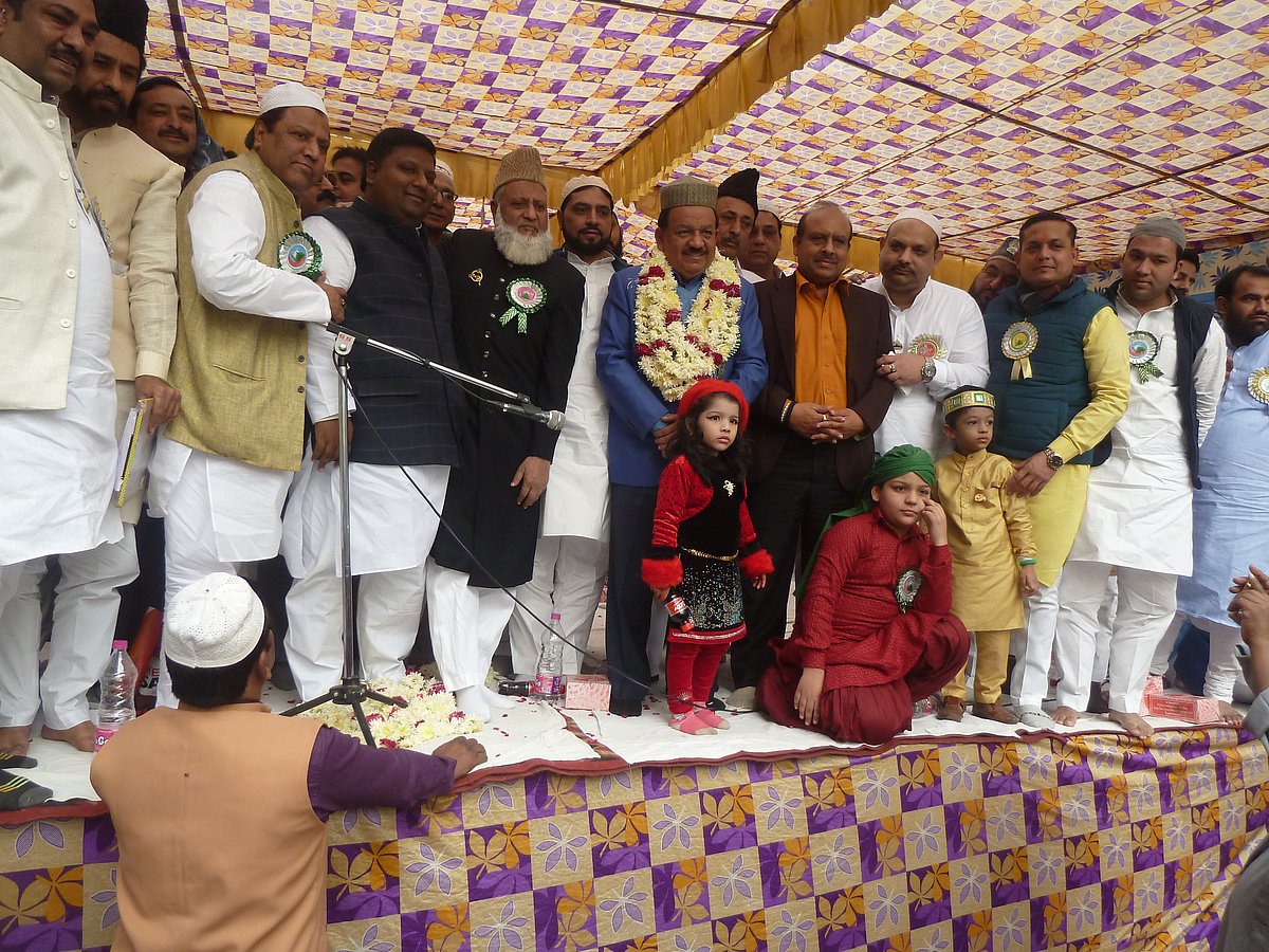 عید میلاد النبی ﷺ کے سلسلہ میں منعقدہ تقریب کے دوران ڈاکٹر ہرش وردھن، عمران حسین، وجیندر گپتا، حاجی محمد احمد ودیگر/تصویر قومی آواز