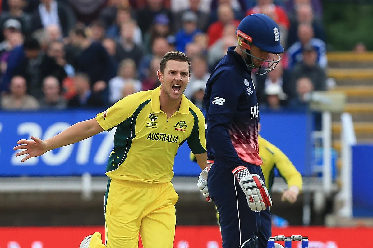 پہلی مرتبہ انگلینڈ کی آدھی ٹیم دس سے کم اسکور پر سمٹی