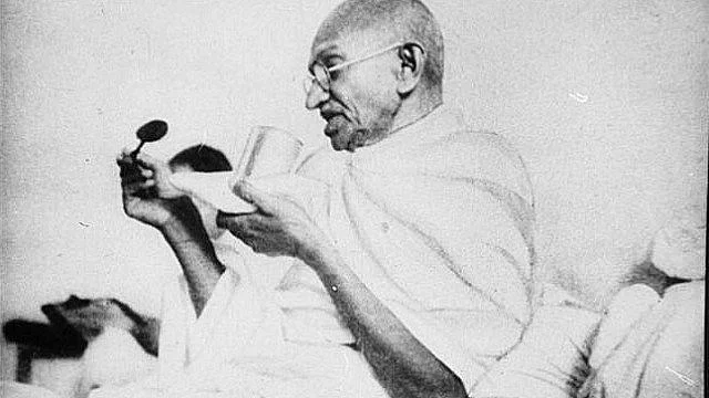 ہندوتوا طاقتوں کے ذریعہ  گاندھی کے قتل کا سلسلہ آج بھی جاری