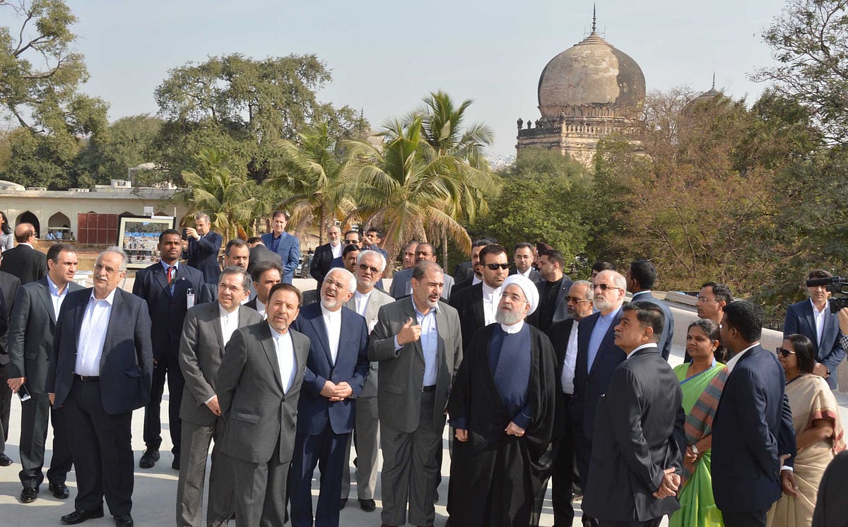 حیدرآباد میں قبط شاہی مقبرے کا دورہ کرتے ایرانی صدر حسن روحانی