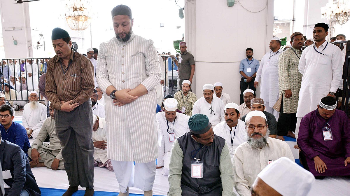 حیدرآباد کی مکہ مسجد میں نماز جمعہ کی ادائیدی