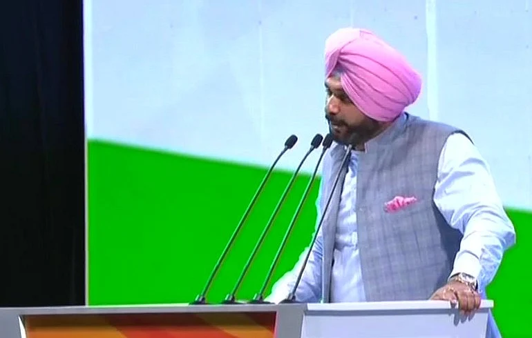 سونیا جی کا کوئی تول نہیں، کوئی مول نہیں: نوجوت سنگھ سدھو