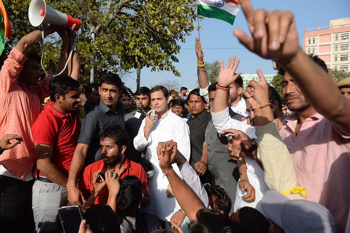 ایس ایس سی گھوٹالہ: مظاہرین طلباء سے ملے راہل، تعاون کی یقین دہانی