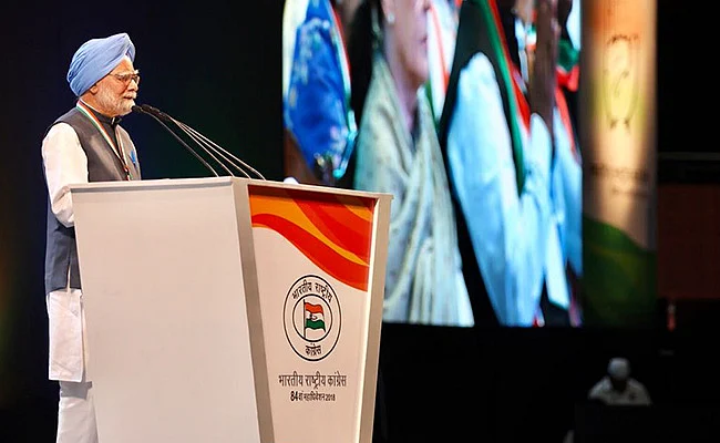 مودی حکومت نے معیشت اور روزگار دونوں کو تباہ کر دیا: منموہن سنگھ