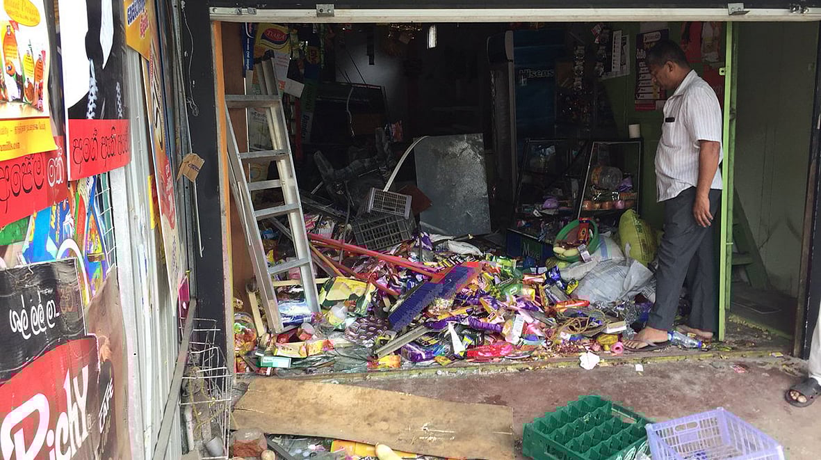 سری لنکا: بندوقوں کے سایہ میں نماز جمعہ کی ادائیگی