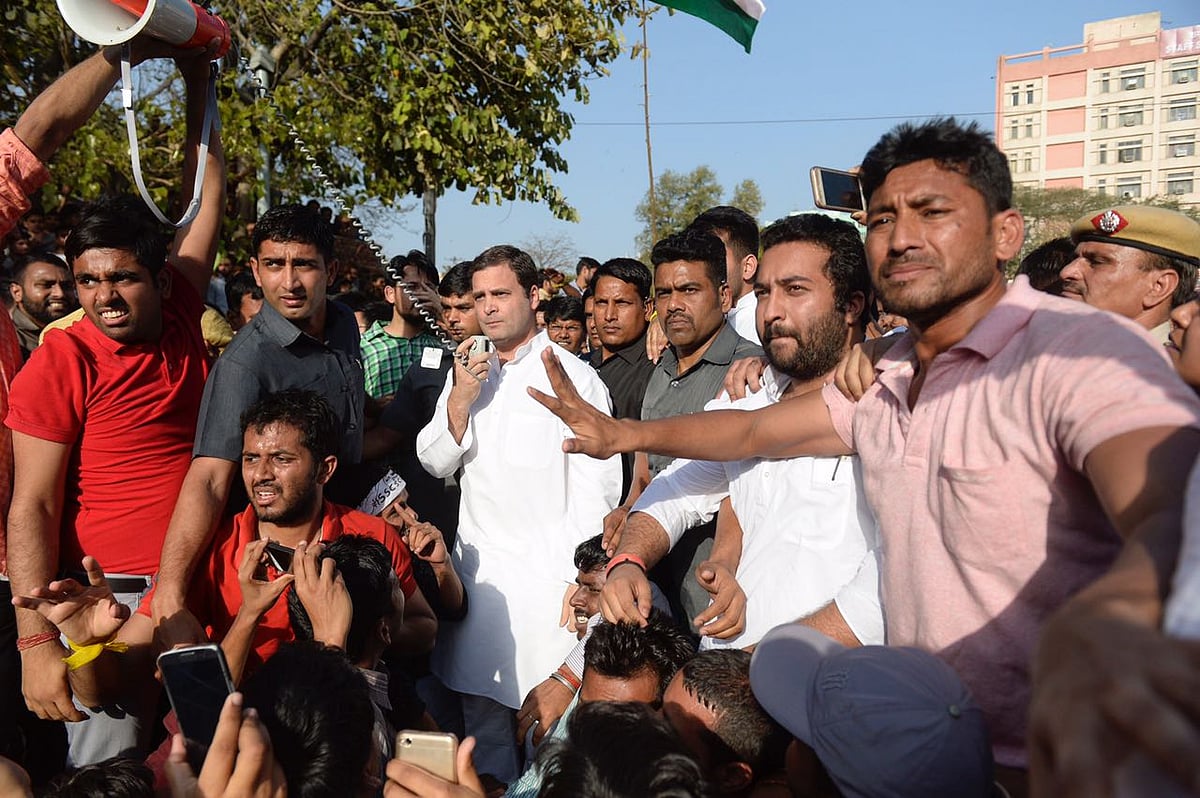 ایس ایس سی گھوٹالہ: مظاہرین طلباء سے ملے راہل، تعاون کی یقین دہانی