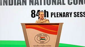 کانگریس نہ جھکی ہے، نہ جھکے گی: سونیا گاندھی
