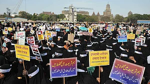 ممبئی: تین طلاق بل کے خلاف لاکھوں مسلم خواتین کا مظاہرہ