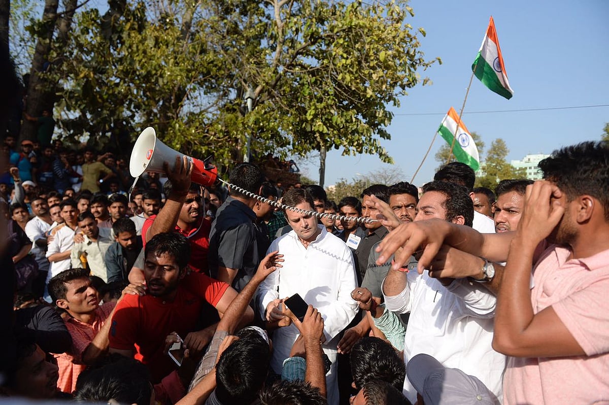 ایس ایس سی گھوٹالہ: مظاہرین طلباء سے ملے راہل، تعاون کی یقین دہانی