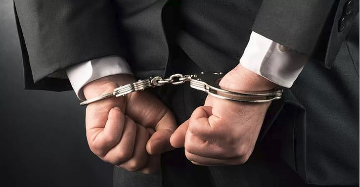 یو پی: سرکاری اسکیم کا فائدہ پہنچانے کے لیے ’سہولت فیس‘ لینے والا افسر گرفتار