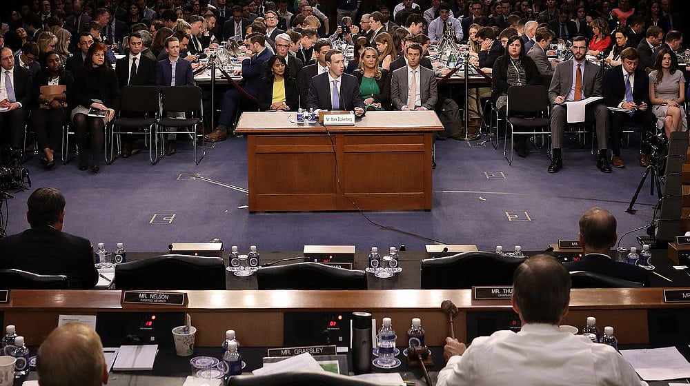 فیس بک کے سی ای او زکربرگ نے معافی مانگی، کئی سوالوں سے پریشان ہوئے