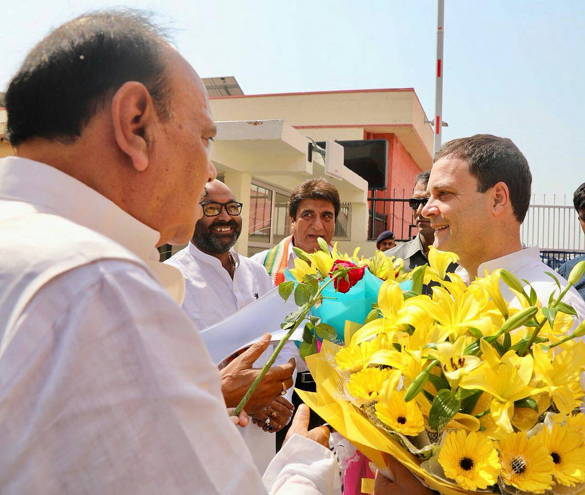 راہل گاندھی امیٹھی دورہ پر، نوجوانوں اور کسانوں سے کی ملاقات