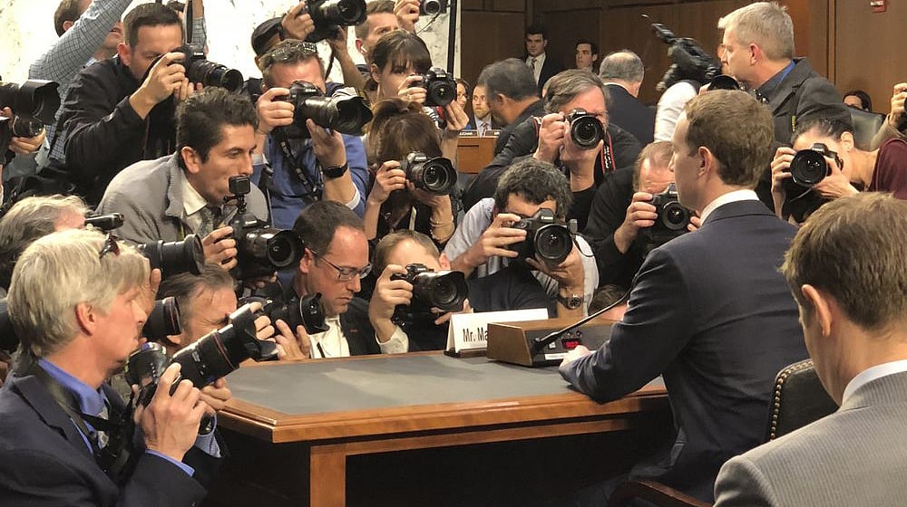 فیس بک کے سی ای او زکربرگ نے معافی مانگی، کئی سوالوں سے پریشان ہوئے