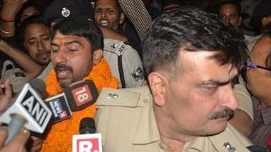 تصویر قومی آواز/نیاز عالم