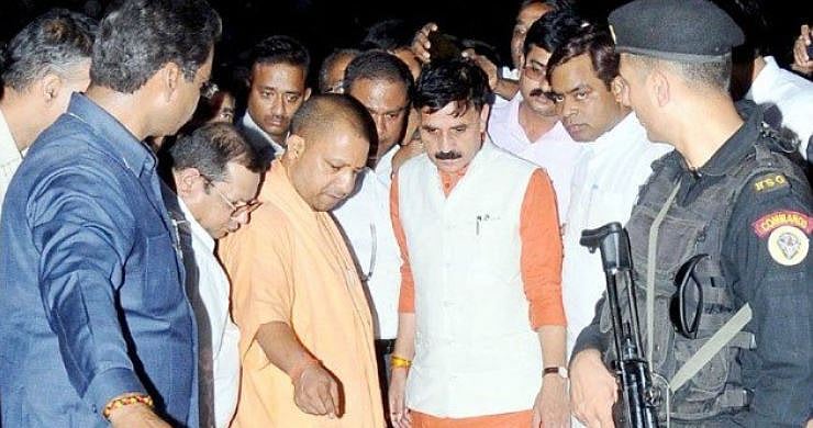 یوگی کی ’چوپال‘ میں حکومت مخالف نعرے