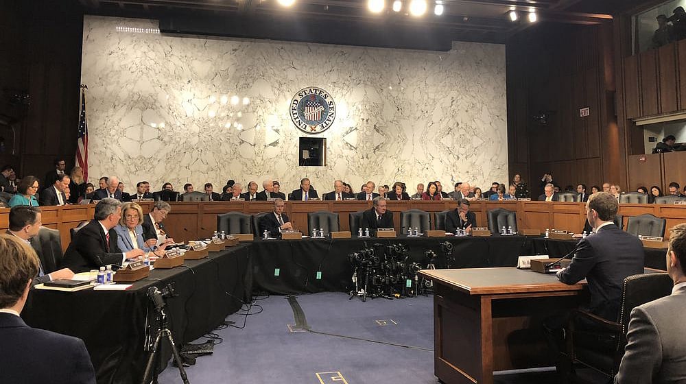 فیس بک کے سی ای او زکربرگ نے معافی مانگی، کئی سوالوں سے پریشان ہوئے